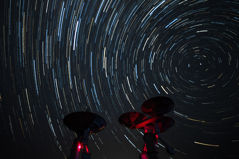 内蒙古正镶白旗草原深处的“天眼”与星空（图）